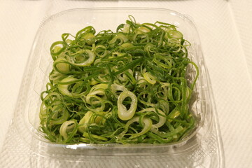 健康的な日本の朝食とネギ