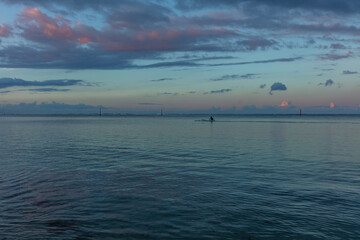 Lever de soleil et va'a &agrave; Moorea 