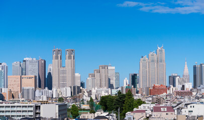 Fototapeta na wymiar 東京風景　2020年6月　新宿高層ビル群　快晴　青空 