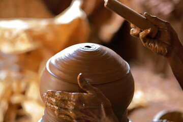 an expert making earthen pots