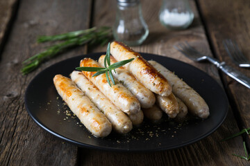 Grilled turkey sausages with rosemary
