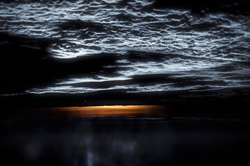 Wolkenhimmel mit Sonnenuntergang