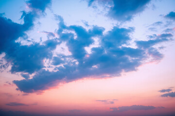 Obraz premium sunset purple clouds with shades of blue and orange, beautiful sky at sunset