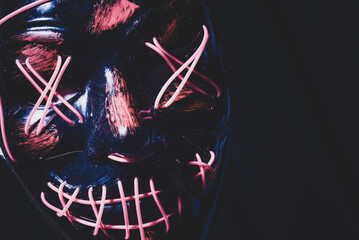 maschera horror per feste con sfondo nero