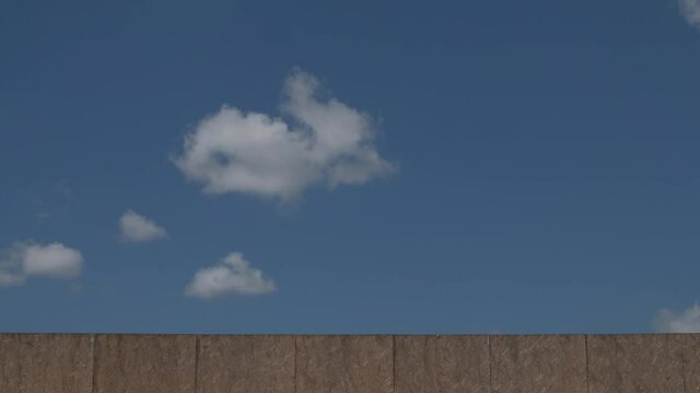 N&aacute;poles. Nubes sobre la valla, puerto. Campania, Italia, Europa.