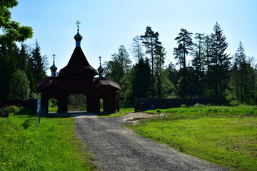 Fototapeta na wymiar road on the background of the chapel