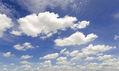 blue sky and white fluffy cloud horizon outdoor for background.