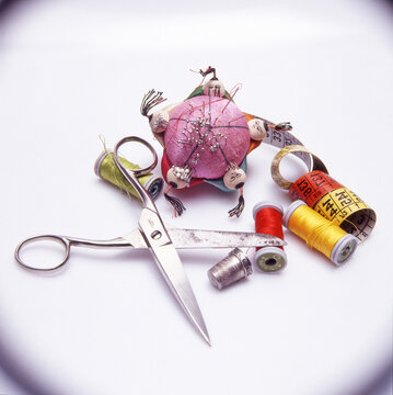 Material de costura. Sewing kit..