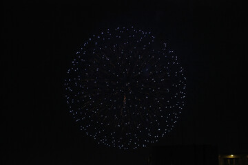 夜を彩る花火です。日本にて。
とても綺麗です。