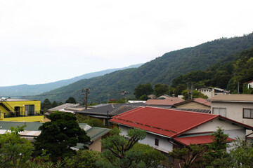 山の中にある沢山のお家。
空が見守っています。