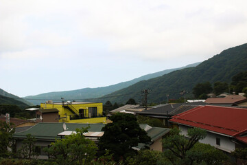 山の中にある沢山のお家。
空が見守っています。