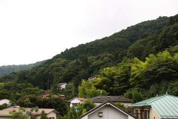 山の中にある沢山のお家。
空が見守っています。