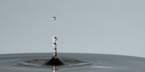 Gotas de agua y ondas