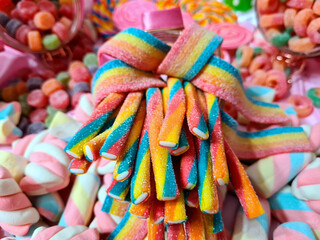Sweet and colorful sticks that, besides being beautiful and perfect to complete a table of sweets, are delicious.