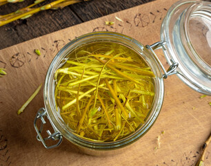 Preparation of herbal tincture from willow bark