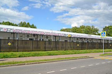 Obraz premium Modern building with the sign 