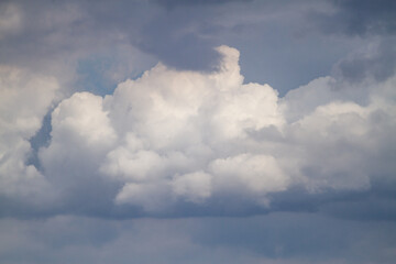 Fototapeta na wymiar Céu azul com nuvens