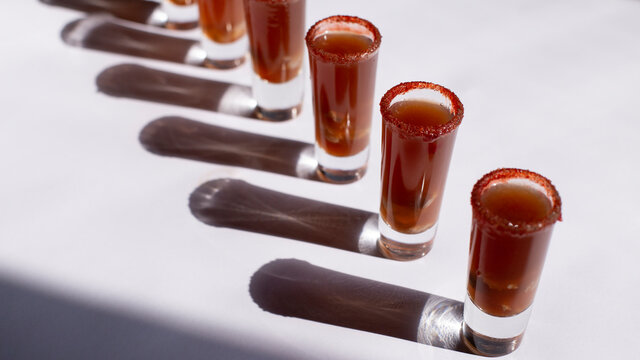Shot de ostiones con salsa secreta