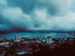 Fototapeta premium vista nublado desde mi peque apto