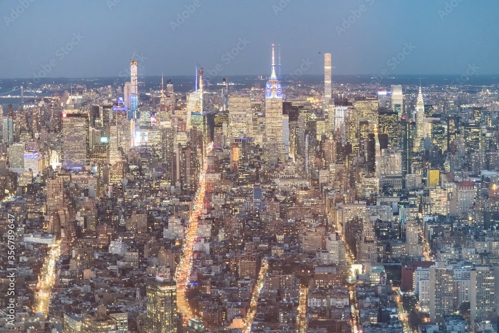 Sticker Spectacular aerial view of Manhattan skyline on a beautiful nigh