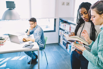 Obraz premium Male and female journalists making research collaborating for creating project