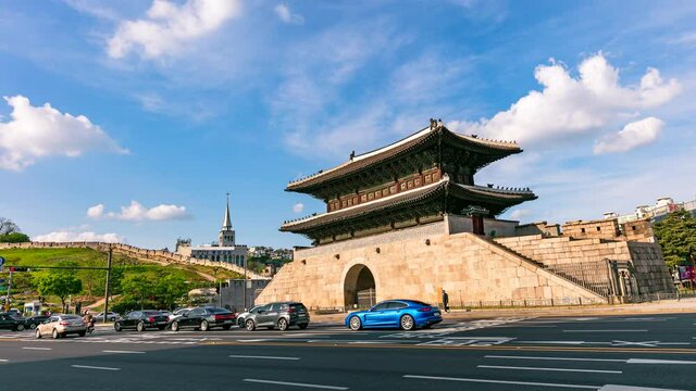 Traffic at dongdaemun gate (Heunginjimun) Seoul South Korea