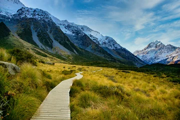 Papier Peint photo Aoraki/Mount Cook The wooden boardwalk providing the pathway through Hooker Valley Track in Aoraki Mt Cook National park towards NZ highest mountain in the Southern Alps