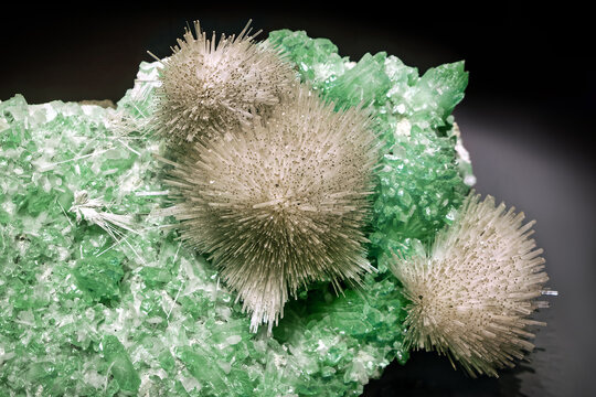 Fibrous mesolite crystals located on green fluorapophyllite crystals