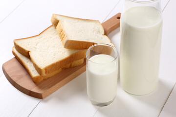 食パンと牛乳