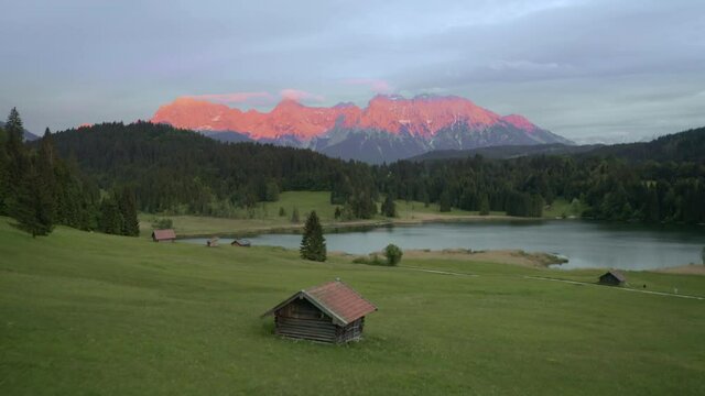 Geroldsee in Bayern zum Sonnenuntergang