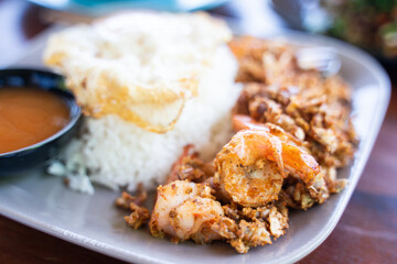 rice with fried shrimp and garlic