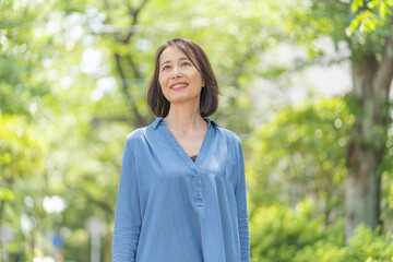 アジア人　シニア女性　ポートレート