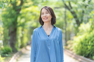 アジア人　シニア女性　ポートレート