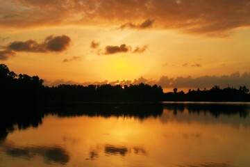 Fototapeta na wymiar Lakeview Sunset
