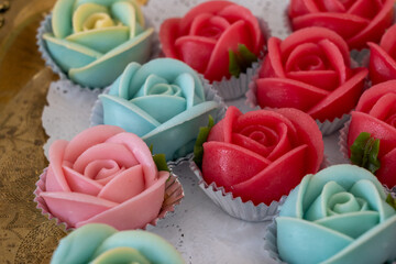 Aa-Lua candy that is made into a rose shape in a variety of colors The taste is sweet and fragrant.