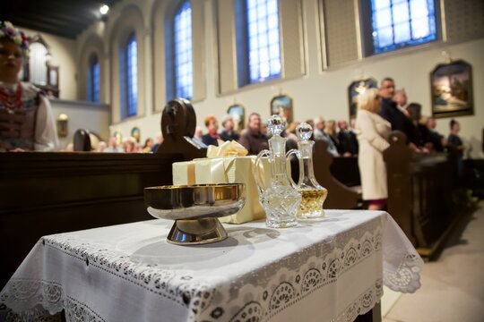 Przygotowane dary ofiarne podczas Eucharystii