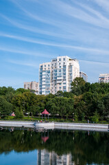 Fototapeta premium Russia, Khabarovsk, August 8, 2019: summer city ponds, recreation Park in the city of Khabarovsk