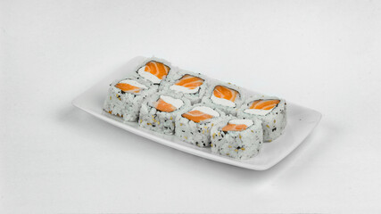 Porção de sushi uramaki filadélfia, salmão e cream cheese