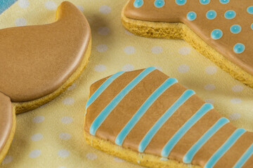 Biscoito assado enfeitados para dia dos pais em formato de gravata