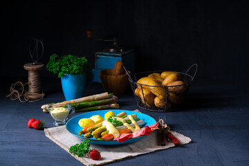 Asparagus with black forest ham, carrots and hollandaise sauce.