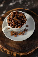 Fototapeta premium coffee beans in a small white cup. sprinkled coffee beans