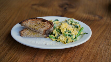 Omelette with greens.