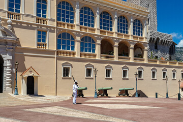 Obraz premium Guards in front of the Palace of Monaco