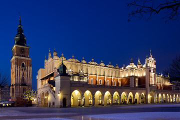 Fototapeta na wymiar The Cloth Hall and Town Hall Tower in Krakow in Poland