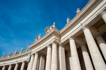 Obraz premium Famous colonnade of St. Peter's Basilica in Vatican