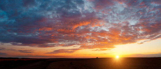 Perfect red clouds illuminated by the beams of the sun.