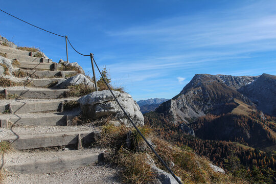view on a alpine pathway from the jenner lookout