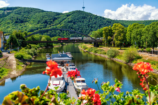 Die Lahn an ihrer M&uuml;ndung in den Rhein in Lahnstein