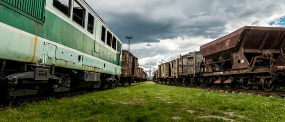 The diverging tracks and trains with wagons on both sides © RITHOR