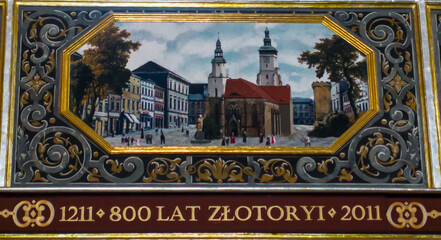 Na zdjęciu kościół i 800-lecie miasta Złotoryja - obrazy, fototapety, plakaty